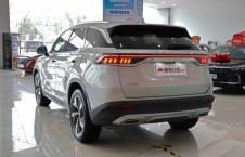 国产suv撞车视频,惊心动魄的行车安全警示